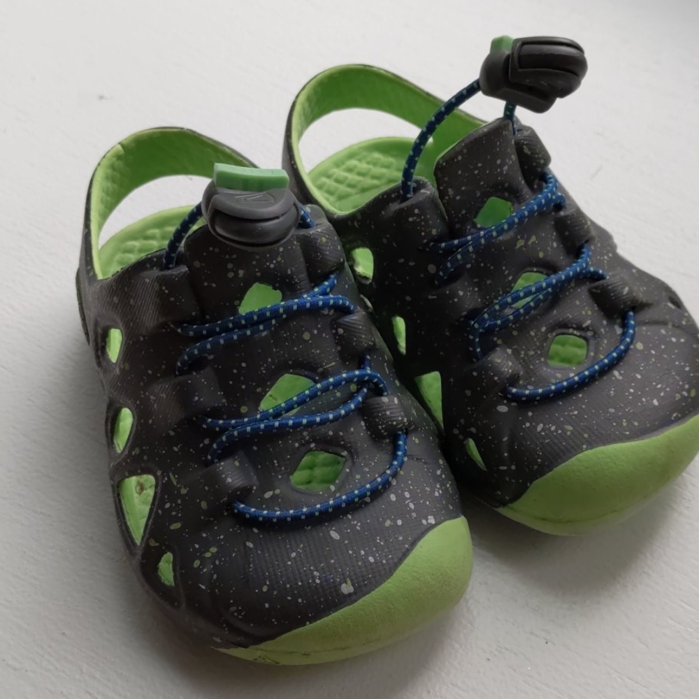 Keen toddler size 4